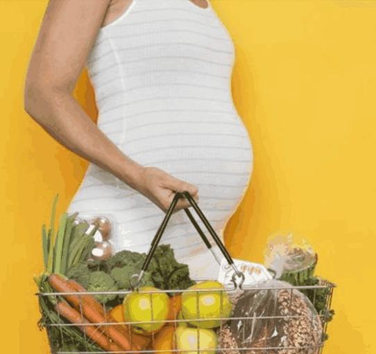 怀大宝时去菜场买肉，刚走一分钟，老板追过来把肉抢走：不卖了！