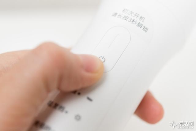 连隔壁托尼老师都搞不定的熊孩子 这次交给须眉儿童电动理发器吧