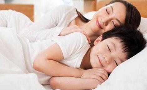 孩子的这些表现其实是在告诉你，该分房睡了