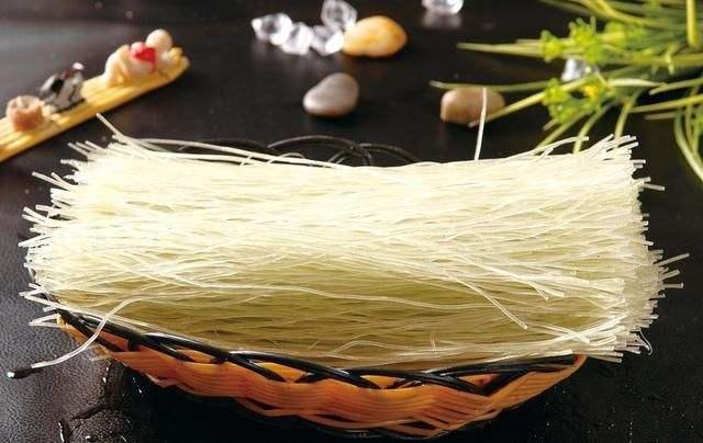 白血病每年新增5万多人，医生怒斥：这4种食物劝孩子要少碰！