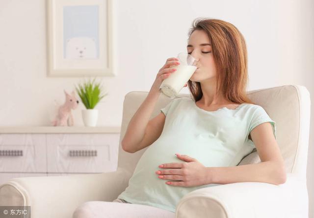 孕期妈妈坚持喝牛奶有啥好处？这3大好处很明显，为母胎营养助力