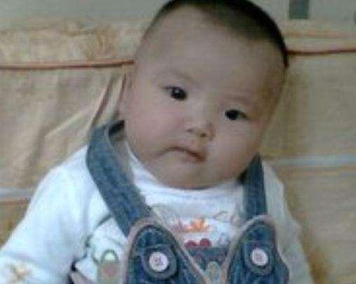 3岁女儿亲了妈妈一口，妈妈赶快带孩子去医院，医生讲，幸亏及时