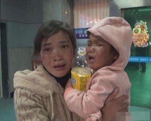 3岁女儿身上散发一股臭味，宝妈每天给孩子洗澡，也是无济于事