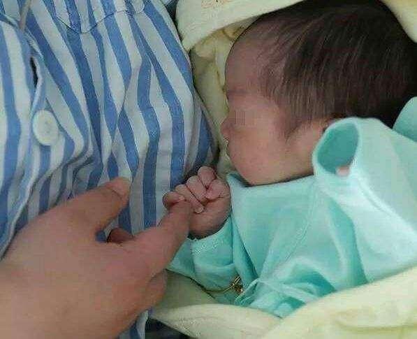 婆婆带孙子从不尿床，宝妈连连称赞，知道真相，婆婆被赶回老家