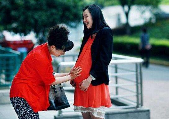 孕期全身水肿宝妈没当回事，快生了才被医生点醒是病，还很严重！