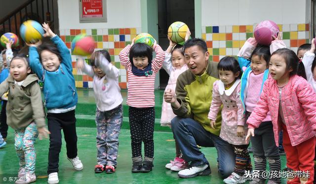 父母和孩子玩这个简单的游戏,就可以提升孩子注意力