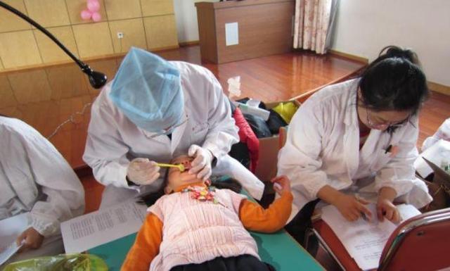 仅1岁女宝双肾坏死，医生检查后怒斥家长