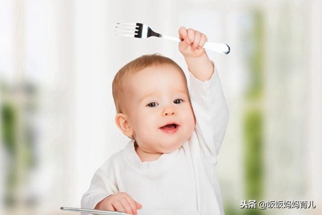 宝宝满六个月后，第一口辅食吃什么好？很多人都还傻傻分不清楚