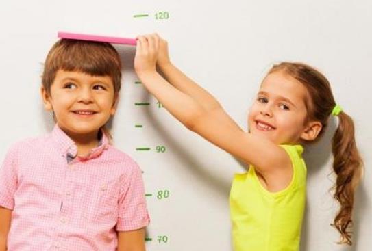 家长留意了：1-18岁男女孩最新身高标准，你家孩子达标了吗？