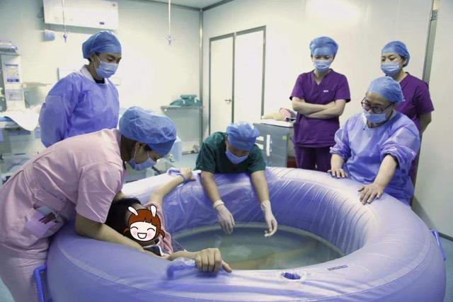 水中分娩有什么好处？哪些情况下，孕妇不能够进行水中分娩？