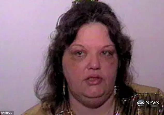 2岁遭虐待、9岁被绑架、10岁囚禁棺材17天:这个女孩的经历,说出来你可能都不敢相信!