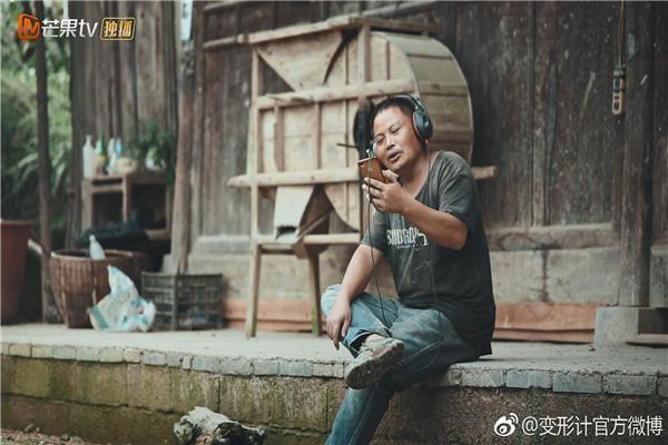 《变形计》最美农村女孩回家不适应，富妈妈拒接电话，梦该醒了！
