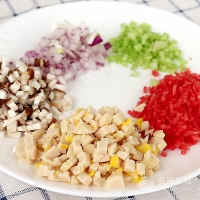 宝宝辅食 时蔬火腿饭团