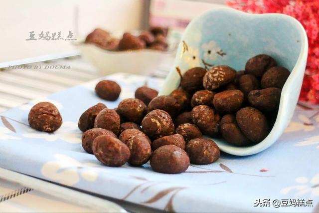 不用打发，拌好就行，跟孩子一起做超简单的巧克力豆，好吃又好玩