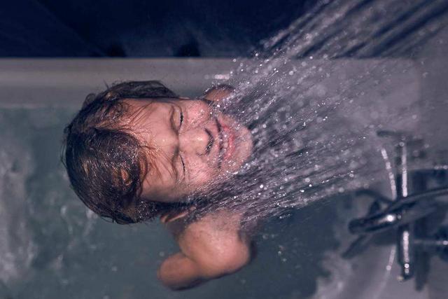 5岁女童被开水烫伤，用冷水浸泡，怎料反却让孩子遭了罪