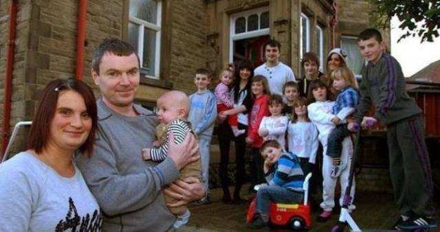 24年生17个孩子，英国这对夫妇生孩子已经上瘾了