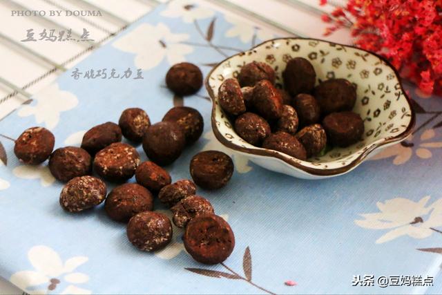 不用打发，拌好就行，跟孩子一起做超简单的巧克力豆，好吃又好玩