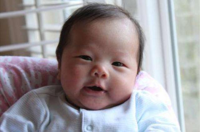 新生儿吐奶很正常，但若是有这3种症状，宝妈就要重视了