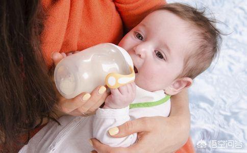 4个月大的女宝宝，凌晨3点喂次奶，早晨8点醒来后上午不爱吃，晚上却吃的很多，这是为什么？