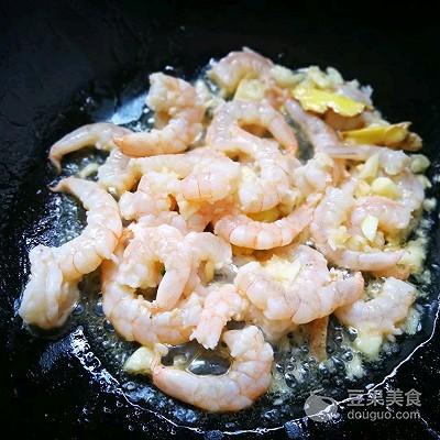 西兰花炒虾仁的做法
