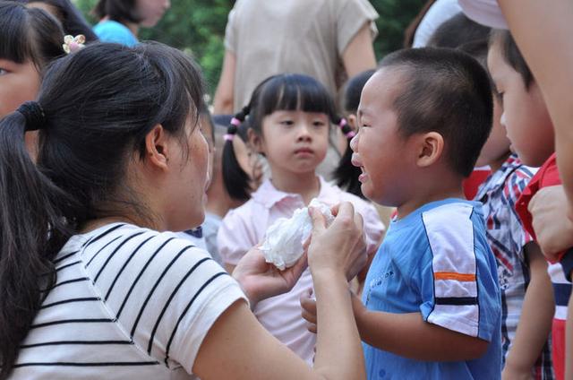 孩子上了幼儿园，每天坚持问他这个问题，答案不一样就偷着乐吧