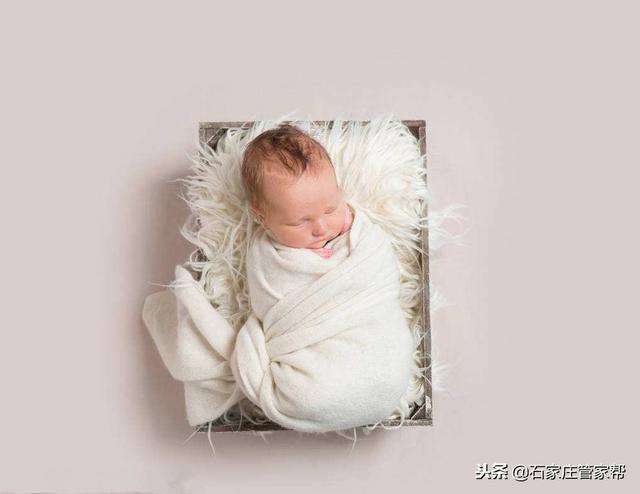 宝宝发育、哄睡、翻身、爬……月嫂详解宝宝一岁前每月护理重点