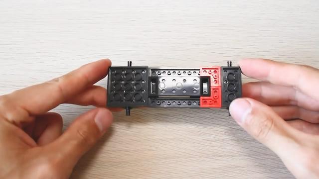 斯巴鲁-翼豹玩具车模型，用乐高积木组装的方法很简单（图解）