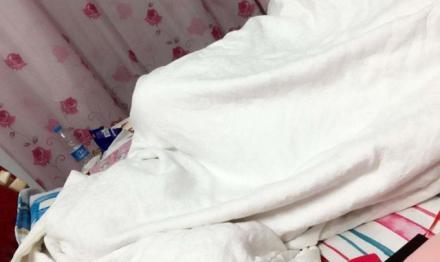 冬天降温后，孩子再喜欢这样睡觉也要改掉