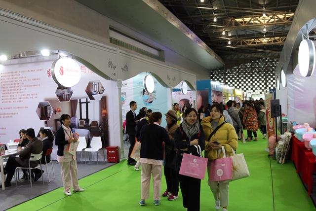 为宝宝“买买买”的热情高 儿博会冬季展人气旺