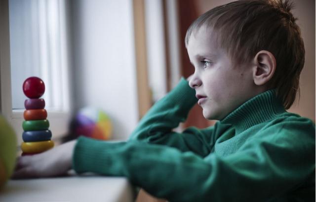 如果孩子出现这些现象，家长警惕孩子是否有自闭症，早发现早治疗