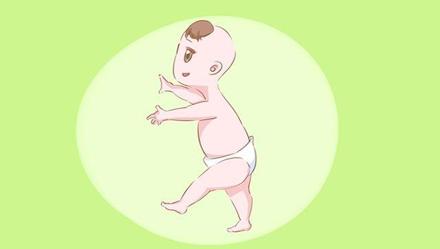 宝宝开始学步后，这种衣服就不要给他穿了，容易摔倒