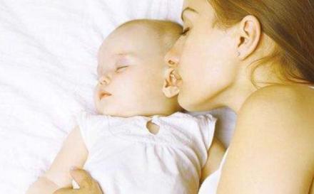 冬天降温后，孩子再喜欢这样睡觉也要改掉