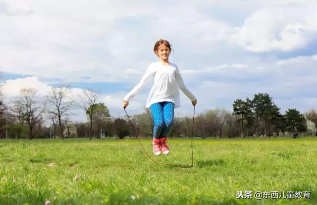 训练大脑还让孩子长高，这个运动最适合秋冬季在家练！