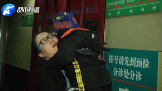 5岁男孩被遗弃在河南省儿童医院！医护人员都是有爱的临时爸妈！