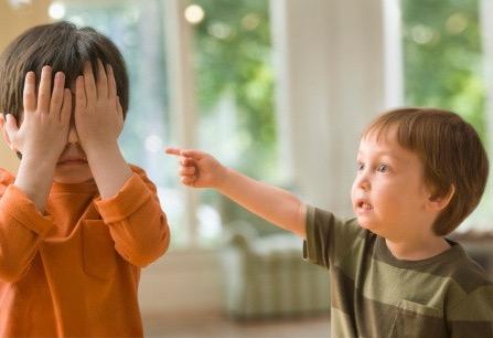 当两个宝贝相争时，如何做到既不伤害二宝，又不忽略大宝