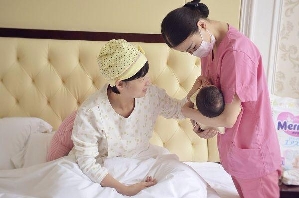 孕妈坐完月子突然出血，吓了自己一跳，为什么老公会这么淡定