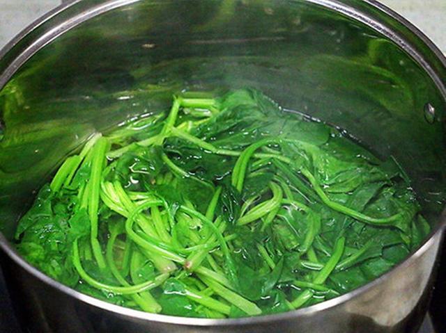 改良版蔬菜鸡蛋饼，给不爱吃青菜的宝宝悄悄补充维生素！