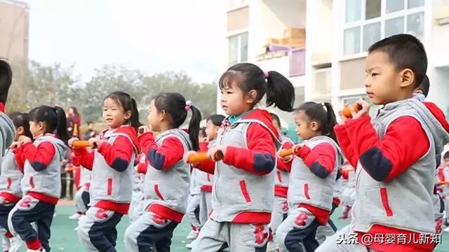 天气冷孩子上学迟到没关系？越是为孩子好越要准时送孩子上学
