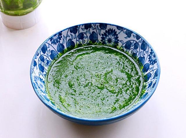 改良版蔬菜鸡蛋饼，给不爱吃青菜的宝宝悄悄补充维生素！