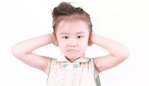 自闭症孩子为什么会怕剃头，妈妈该怎么办？