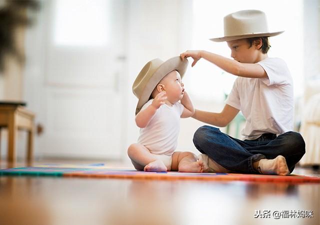 二胎家庭“一碗水难端平”？只要摒弃这4句话，俩宝相处不是难题