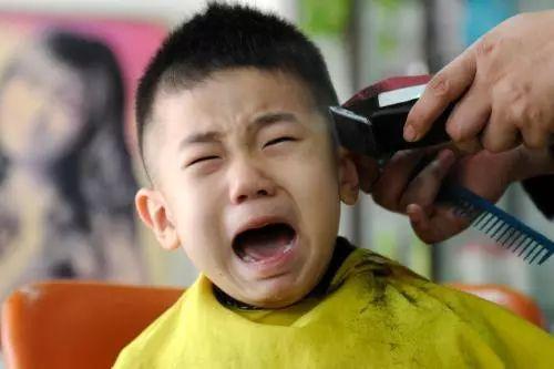 自闭症孩子为什么会怕剃头，妈妈该怎么办？