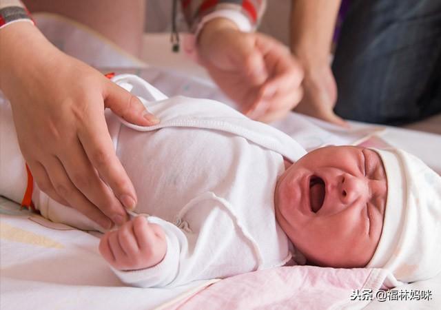 人家孩子不用哄就能睡，怎么你家的就不行？父母的引导很关键