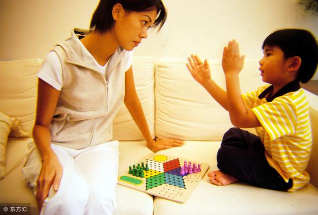 孩子孝不孝顺，独生子和二胎的表现是不同的，妈妈别看不透