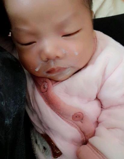 奶奶要对新生宝宝做这些离谱事，妈妈再不阻止就是在害宝宝！