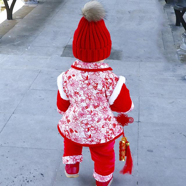 要过年了！新式婴儿“唐式拜年服”问世，上身人见人爱关键还便宜