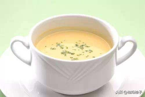 接近一岁的小宝宝，吃什么辅食好，南瓜蒸蛋、胡萝卜牛肉粥都适合