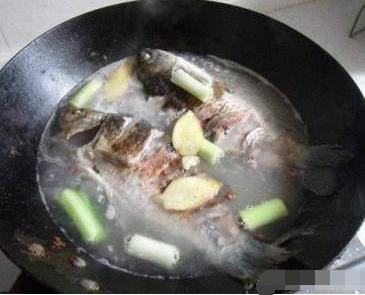 用这种方法煮“鲫鱼”汤，没有“腥味”，越吃越好吃