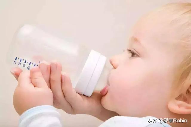 用这样的奶瓶会导致婴儿性早熟，快来自检你喝水的杯子有没有毒！