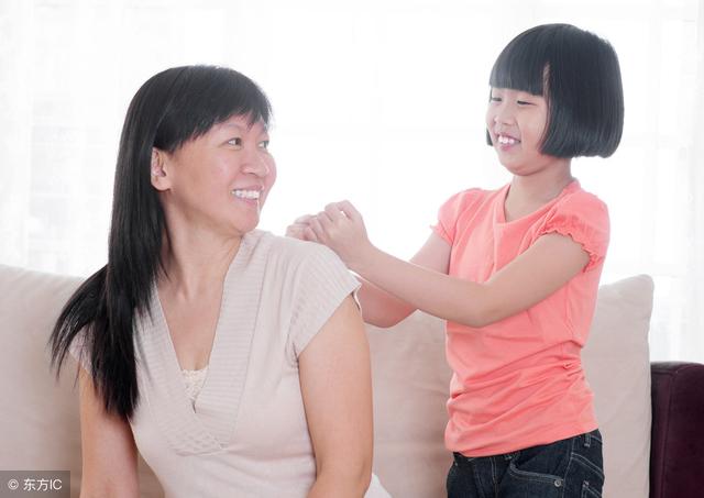 孩子孝不孝顺，独生子和二胎的表现是不同的，妈妈别看不透